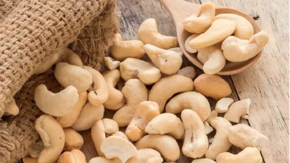 Vietnam spends US$2.89 billion importing cashew nuts